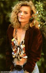 Michelle-Pfeiffer-michelle-pfeiffer-15011776-947-1500.jpg