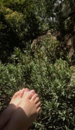 Lily-Rose-Depp-Feet-3381858.jpg