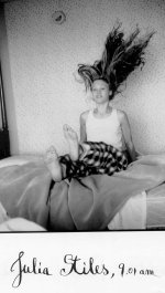 Julia-Stiles-Feet-772448.jpg