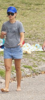 Natalie-Portman-Feet-5417767.jpg