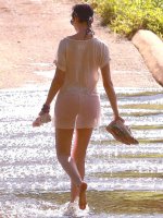 Anne-Hathaway-Feet-3801886.jpg