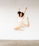 Emma-Dumont-Feet-2366274.jpg