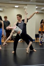 Emma-Dumont-Feet-2365927.jpg