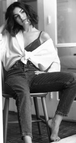 Mariana-Moschen-Feet-5145559.jpg