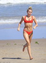 Miley-Cyrus-Feet-3227065.jpg
