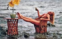 Suzanne-Somers-Feet-2150208.jpg