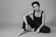 Claire-Foy-Feet-3784176.jpg