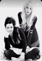 amy lee and taylor momsen.jpg