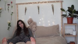 Dodie-Clark-Feet-5464974.jpg
