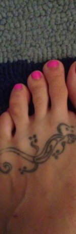 Spencer-Grammer-Feet-2807836.jpg