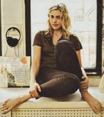 Greta-Gerwig-Feet-1060082.jpg