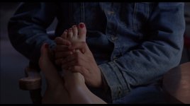 Linda-Cardellini-Feet-1098430.jpg