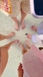 Gal-Gadot-Feet-7033816.jpg
