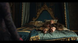 Elle-Fanning-Feet-7206010.jpg