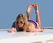 Avril-Lavigne-Feet-439004.jpg Avril-Lavigne-Feet-439004.jpg