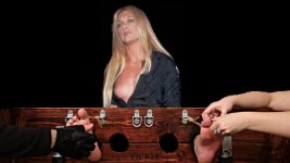 Peta Wilson 1 (Tickling).JPG