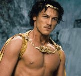 Luke Evans - toeso.jpg