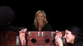 Claire Dunphy (Julie Bowen) (Tickling).jpg