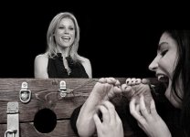 Julie Bowen (Tickling).JPG
