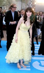 ZooeyDeschanelEvent-UnknownHITW04.jpg