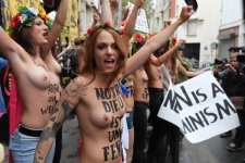femen-nude-400_0.jpg