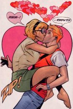 Harley_smootching_JimmyOlsen.jpg