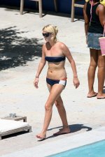 96825_nicky_hilton0205_430lo.jpg