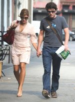 58065_Eva_Mendes_in_W_Village_NYC_Aug_08_06_01_561lo.jpg