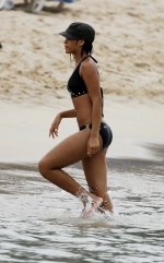 30512_rihannabeach16_122_308lo.jpg