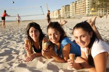 girls-eating-icecreams-on-beach.jpg