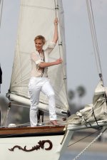KatherineHeiglCandid-UnknownHITW36.jpg