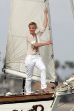 KatherineHeiglCandid-UnknownHITW37.jpg