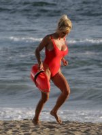 PamelaAndersonCandid-UnknownHITW84.jpg