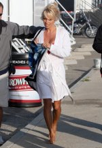 PamelaAndersonCandid-UnknownHITW103.jpg