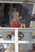 PamelaAndersonCandid-UnknownHITW123.jpg