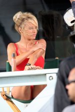 PamelaAndersonCandid-UnknownHITW125.jpg