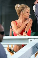 PamelaAndersonCandid-UnknownHITW136.jpg
