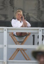 PamelaAndersonCandid-UnknownHITW140.jpg