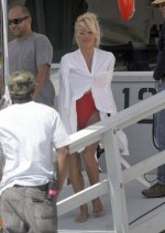PamelaAndersonCandid-UnknownHITW144.jpg