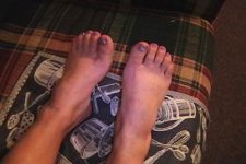 toes1.jpg