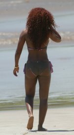 32546_Melanie_Brown_bikini_in_Hawai.jpg