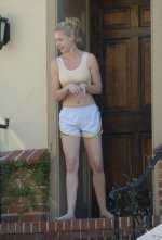 KatherineHeiglCandid-UnknownHITW174.jpg