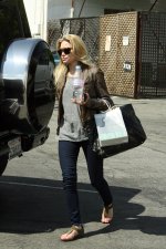 AshleyOlsenCandid-UnknownHITW13.jpg
