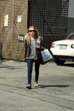 AshleyOlsenCandid-UnknownHITW20.jpg