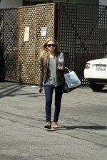 AshleyOlsenCandid-UnknownHITW23.jpg