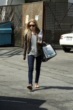 AshleyOlsenCandid-UnknownHITW26.jpg