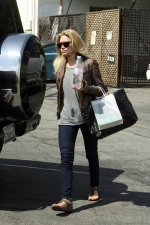 AshleyOlsenCandid-UnknownHITW27.jpg