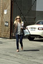 AshleyOlsenCandid-UnknownHITW28.jpg