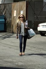 AshleyOlsenCandid-UnknownHITW29.jpg