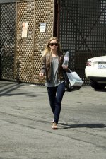 AshleyOlsenCandid-UnknownHITW30.jpg